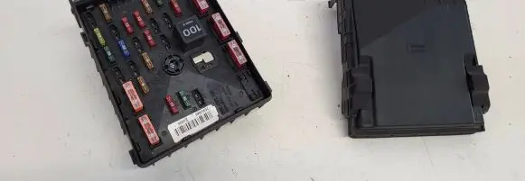 Volkswagen PASSAT B6 Fuse box set 3C0937125 63592777