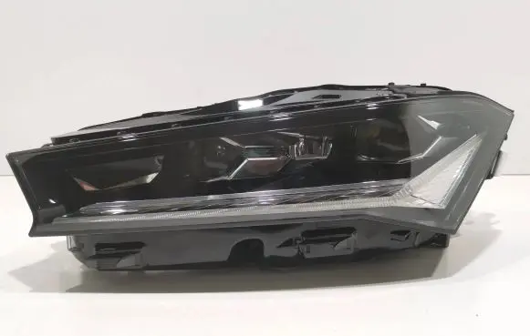 Skoda Superb B8 (3V) Headlight/headlamp 3P1941015A