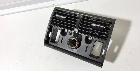 Rear air vent grill