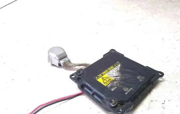 Toyota Avensis T270 Xenon control unit/module 10R022556