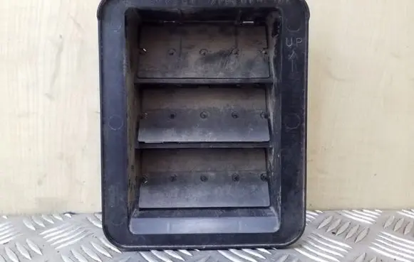 Peugeot 4007 Quarter panel pressure vent 360284