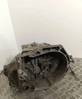 Ford Turneo Courier Manual 5 speed gearbox DV1R7002BBG T6TA1 258817