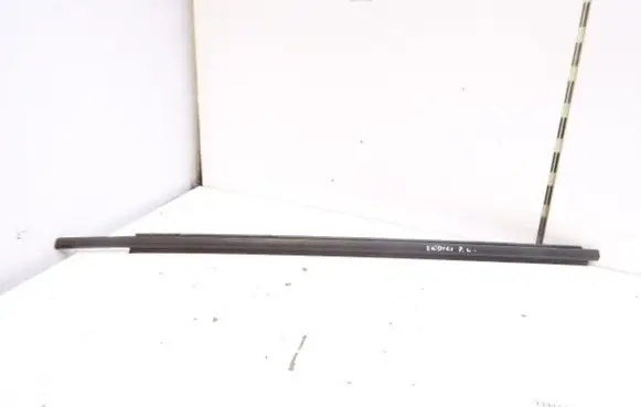 Fiat Sedici Front door glass trim molding 71743491