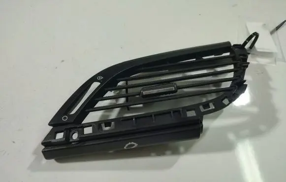 Peugeot 207 Dash center air vent grill 