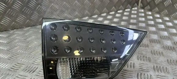 Mitsubishi Outlander Tailgate rear/tail lights