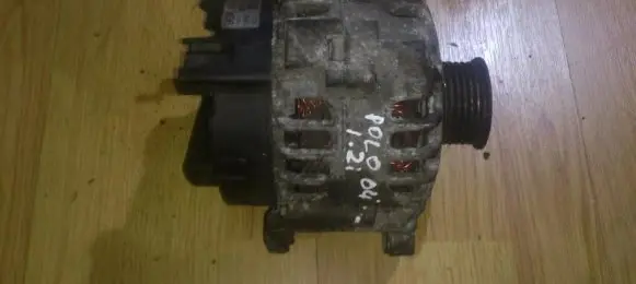 Volkswagen Polo Generator/alternator 03d903025j