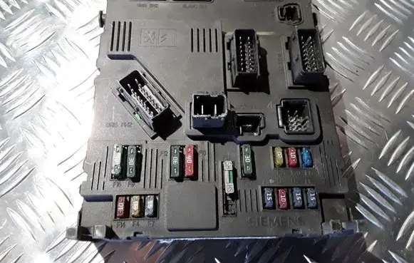 Peugeot 206 Comfort/convenience module S118085110E