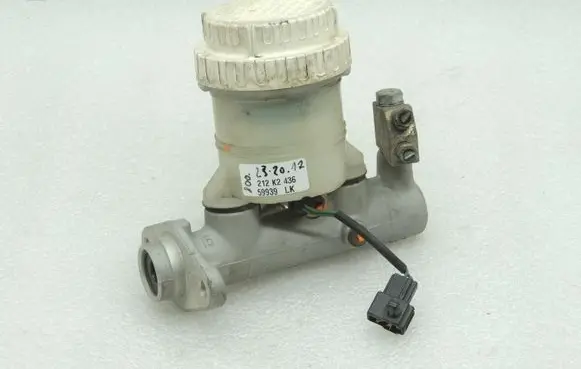 Mitsubishi L200 Clutch master cylinder MB699830 MB858510