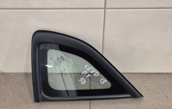 KIA Ceed Rear side window