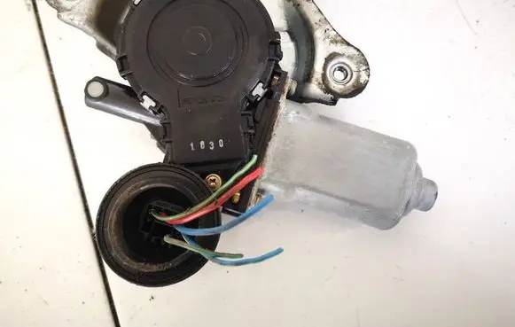 Toyota Corolla Verso E121 Front door window regulator motor 8572013030