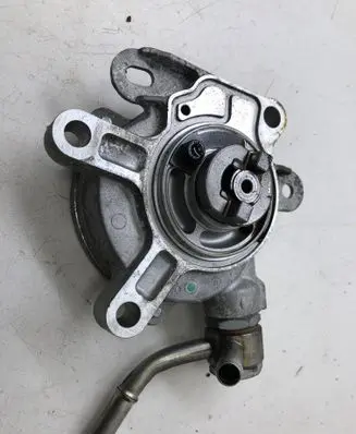 Mazda 3 III Vacuum pump PE0718600 K2102
