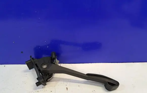 Volvo V70 Accelerator throttle pedal 30666660 30683516