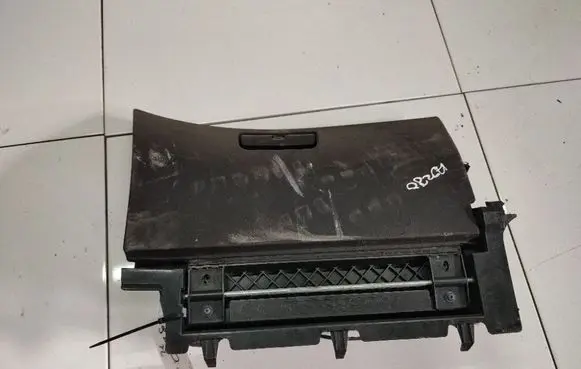 BMW 3 E46 Glove box