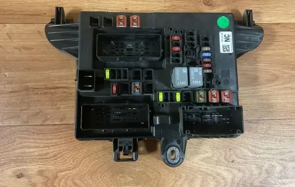 Opel Insignia A Fuse module 13277319 11500110609