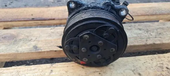 Volvo S70 V70 V70 XC Air conditioning (A/C) compressor (pump) 8708581