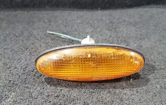 Front fender indicator light