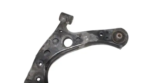 Toyota Prius (XW50) Front lower control arm/wishbone