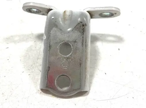 KIA Sorento Rear door lower hinge