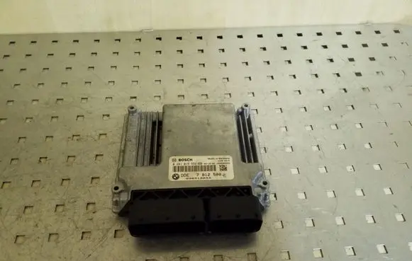 BMW 5 E60 E61 Engine control unit/module 0281015552