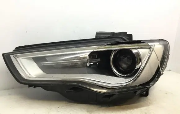 Audi A3 S3 8V Headlight/headlamp 8V0941005