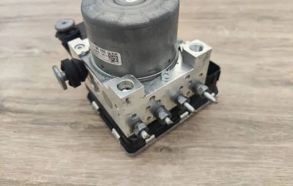 Renault Trafic III (X82) ABS Pump 476609561R 2CAS1001 10022024914