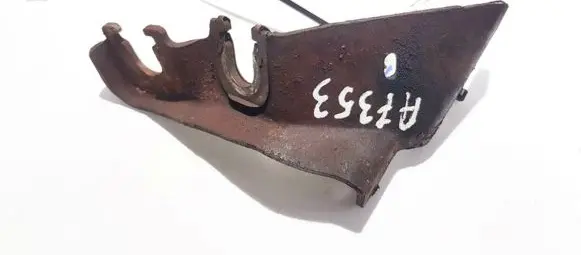 Toyota Avensis Verso Engine mounting bracket