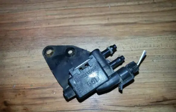 Renault Laguna I Turbo solenoid valve 7700861642