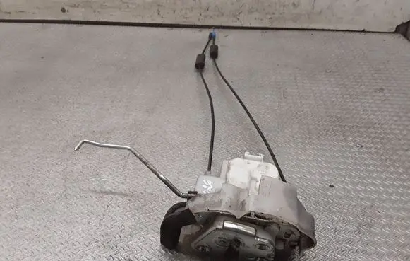 Subaru Legacy Front door lock 