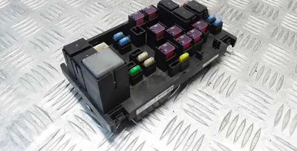 Subaru B9 Tribeca Fuse module 82231XA00A