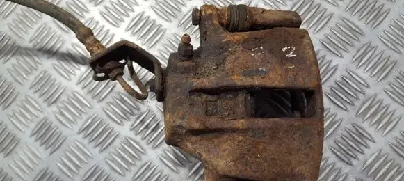Volkswagen PASSAT B3 Front brake caliper