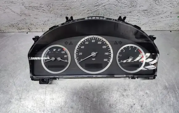 Mercedes-Benz C W204 Speedometer (instrument cluster) A2045407948