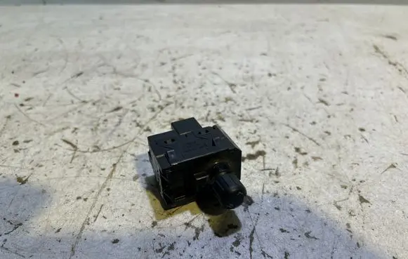 Wing mirror switch