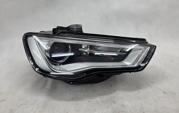 Audi A3 S3 8V Headlight/headlamp 8V0941006