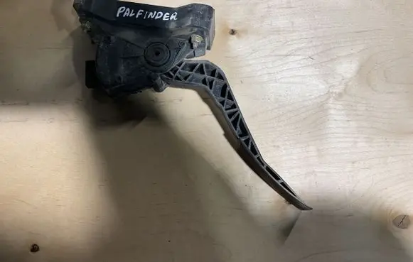 Nissan Pathfinder R51 Accelerator throttle pedal