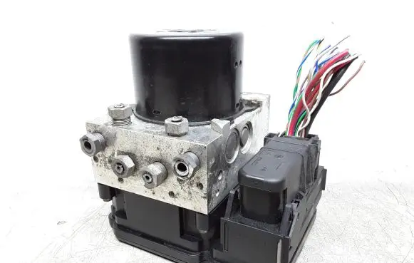 Volvo V70 ABS Pump 31329139