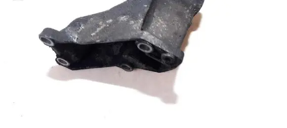 Volkswagen PASSAT B5 Engine mounting bracket 8d0199307h