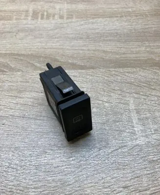 Volkswagen PASSAT B5 Windscreen/window heater switch 3B0959621C