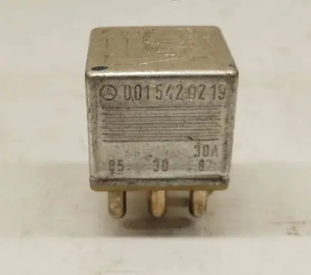 Mercedes-Benz 380 560SEC C126 Other relay 0015420219