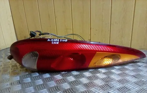 Nissan Almera Tino Rear/tail lights 5251
