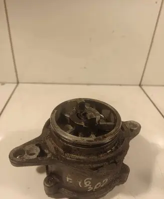 BMW 5 E39 Vacuum pump 2249939