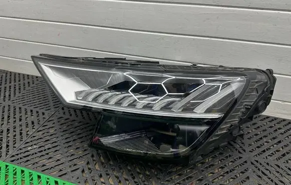 Audi Q8 Headlight/headlamp 4M8941035