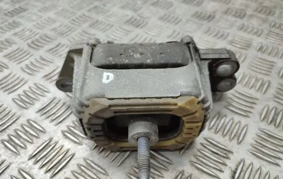 Peugeot 508 Engine mount bracket