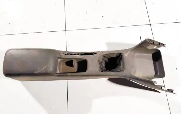 Toyota Avensis T220 Armrest