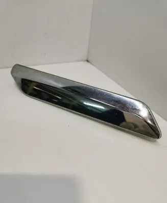 Rear bumper trim bar molding