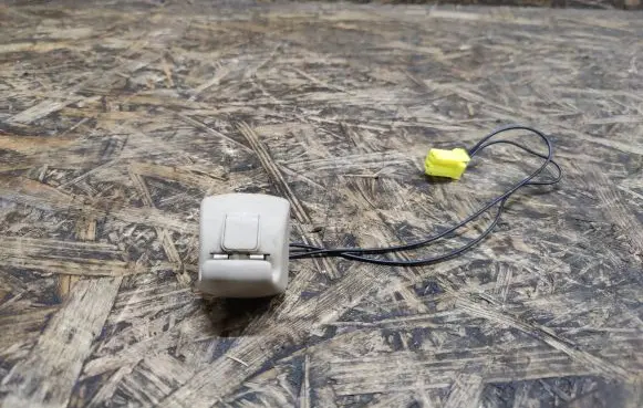 Sun visor clip/hook/bracket