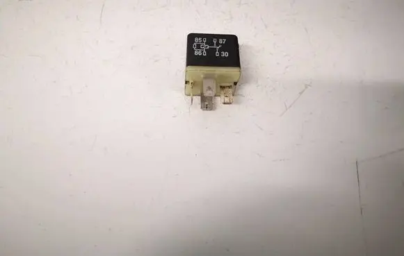 Volkswagen PASSAT B5 Other relay 431951253H