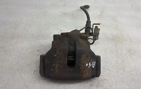 Volkswagen PASSAT B5.5 Front brake caliper
