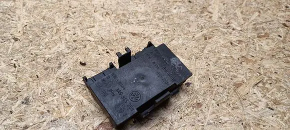 Volkswagen PASSAT B4 Tail light bulb cover holder 3A9945259