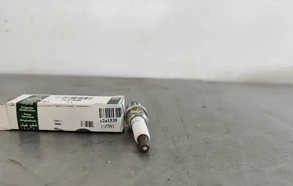 Jaguar XJ X350 Spark plug c2a1535 AJ84575 C2A1535