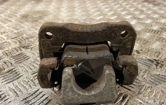 Toyota RAV 4 (XA40) Rear brake caliper